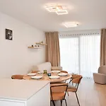 Apartment Crystal Residences - Luxurious Seaside *