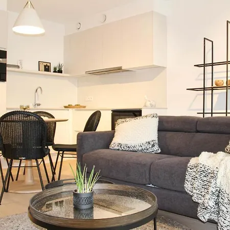Crystal Residences - Luxurious Seaside Οστένδη