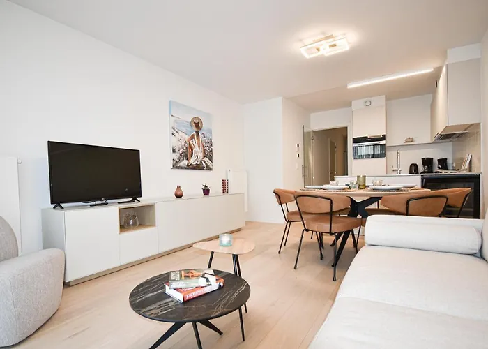 Crystal Residences - Luxurious Seaside Daire *