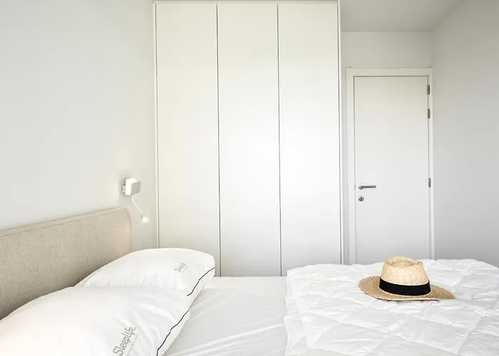 Crystal Residences - Luxurious Seaside Daire