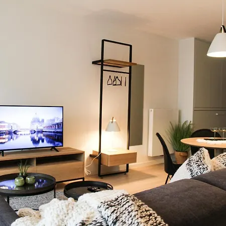 Crystal Residences - Luxurious Seaside *